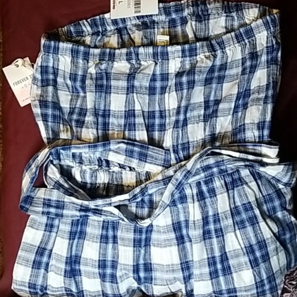 NWT. Forever 21. Sleeveless Romper, tube top - Picture 3 of 8